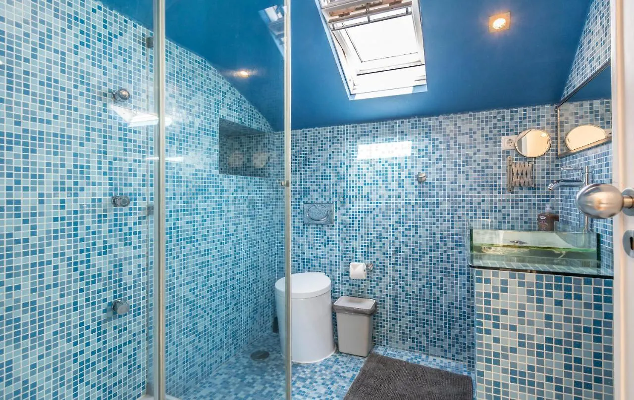 Houze_City Center, 5 Rooms Flat W/ Sunny Terrace Lisboa 0*,  Portekiz